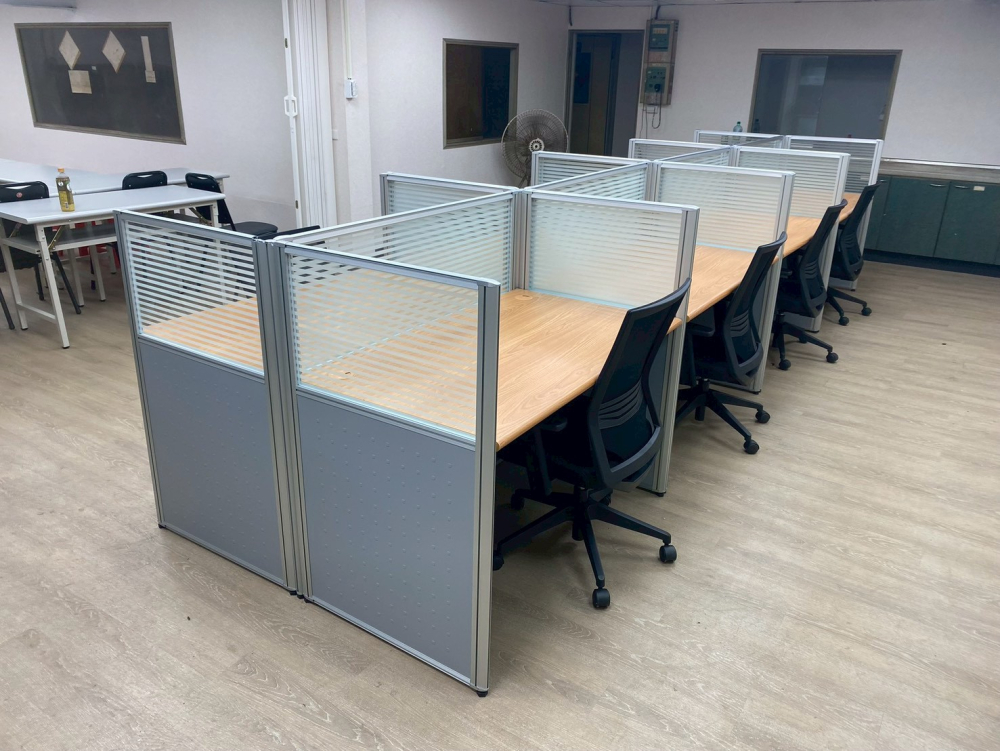 LINE_ALBUM_屏風辦公桌完工_251203_19