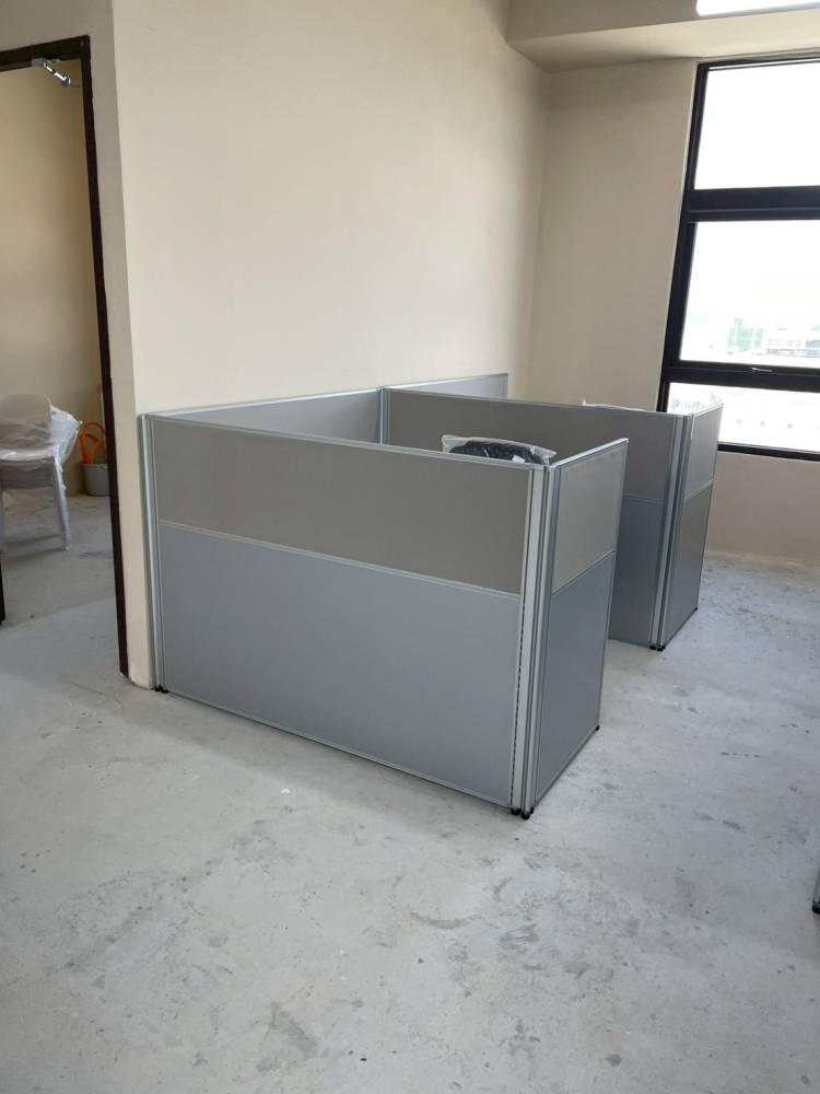 LINE_ALBUM_屏風辦公桌完工_251203_57