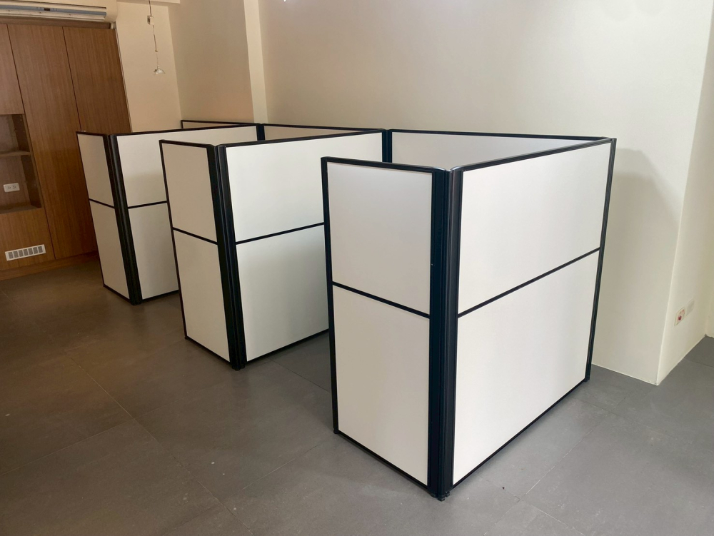 LINE_ALBUM_屏風辦公桌完工_251203_51