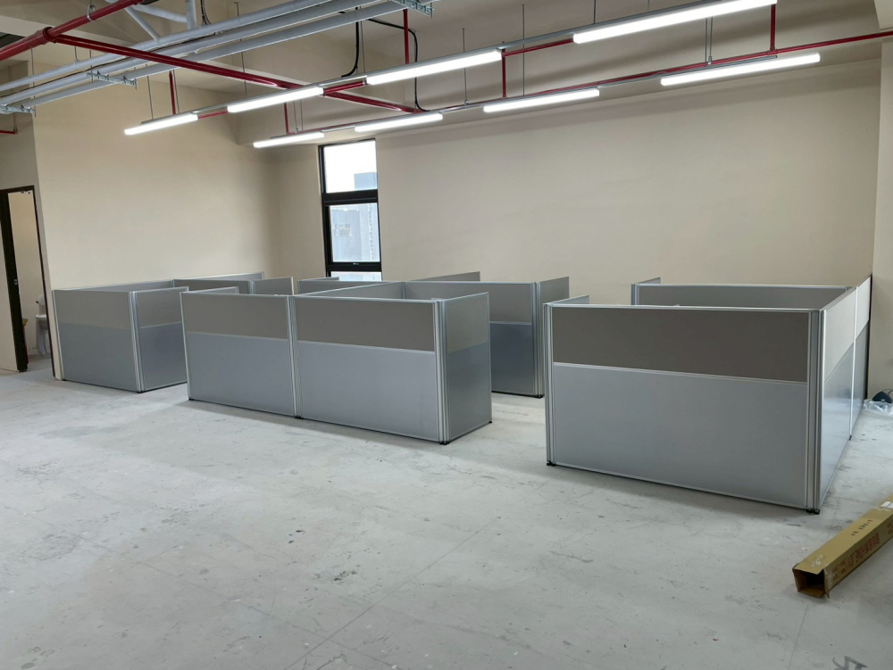 LINE_ALBUM_屏風辦公桌完工_251203_61