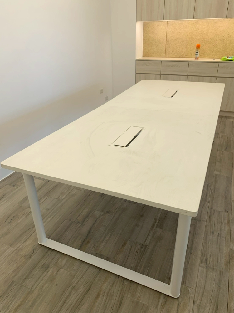 LINE_ALBUM_會議桌_251207_2