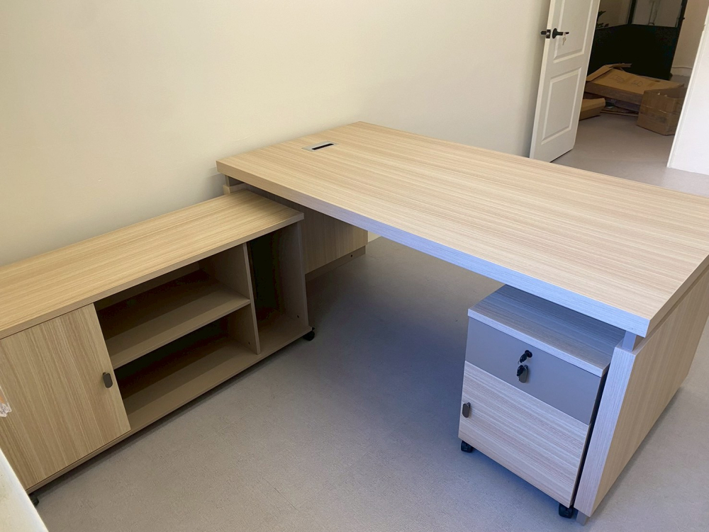 5.8尺弗格主管桌