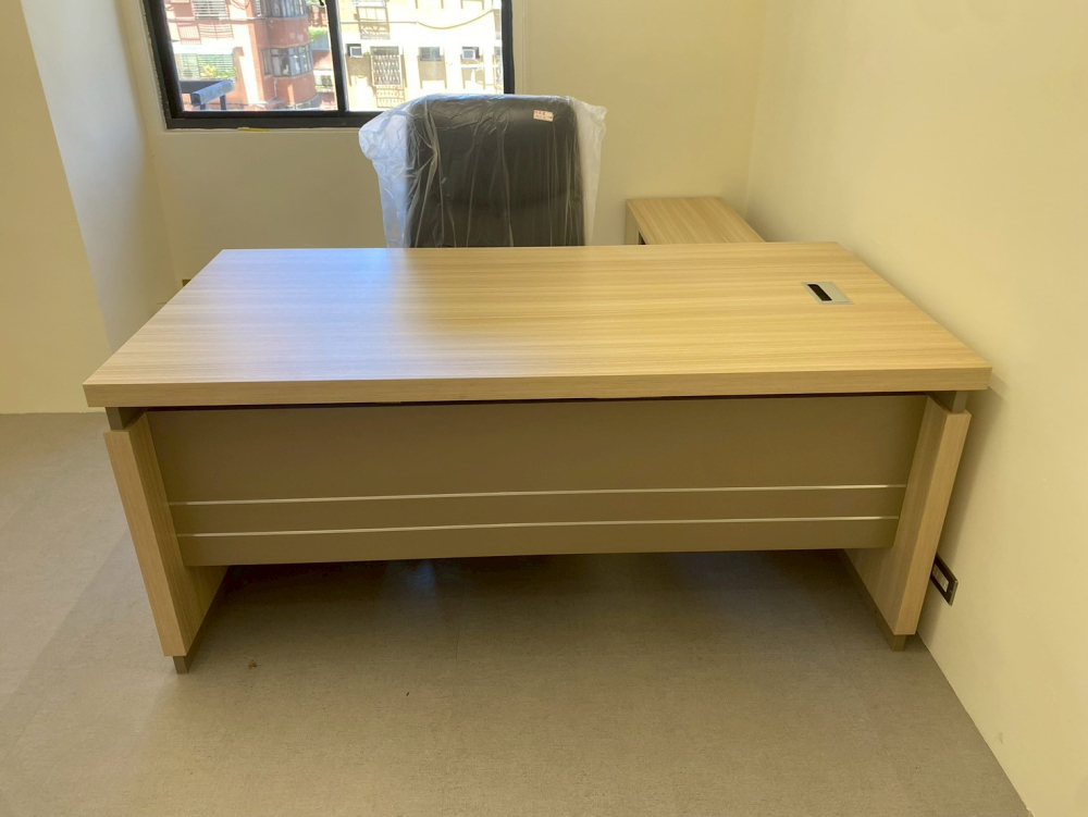 5.8尺弗格主管桌