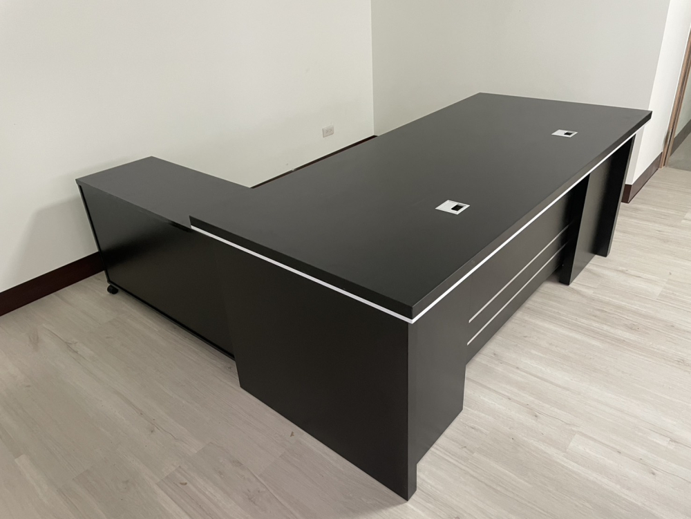 6.5尺黑浮雕主管桌