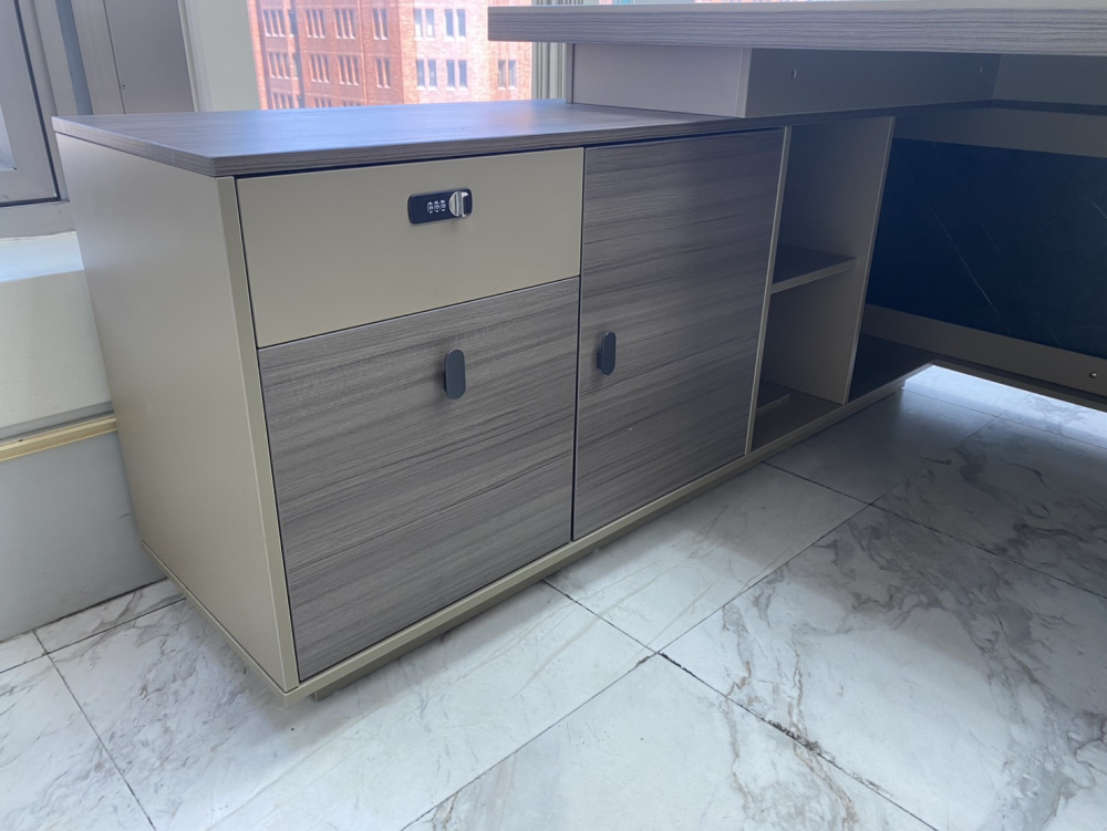 7尺勒克詩登主管桌